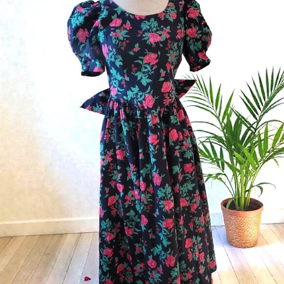 Laura Ashley Dresses & Skirts - Laura Ashley dress size 14